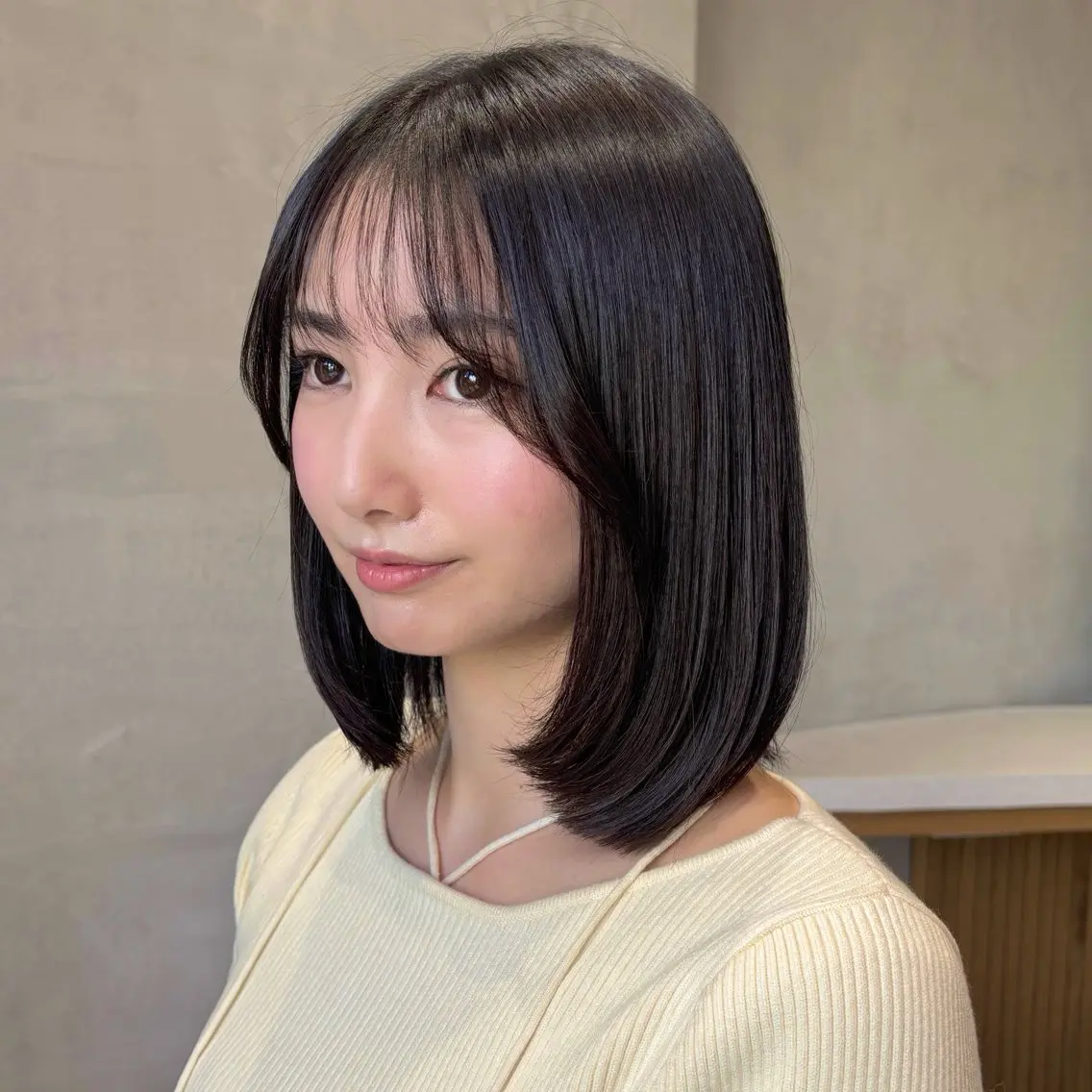 ミディアム カラー ミディアムレイヤー レイヤーカット シースルーバング three. 中之島のヘアスタイル