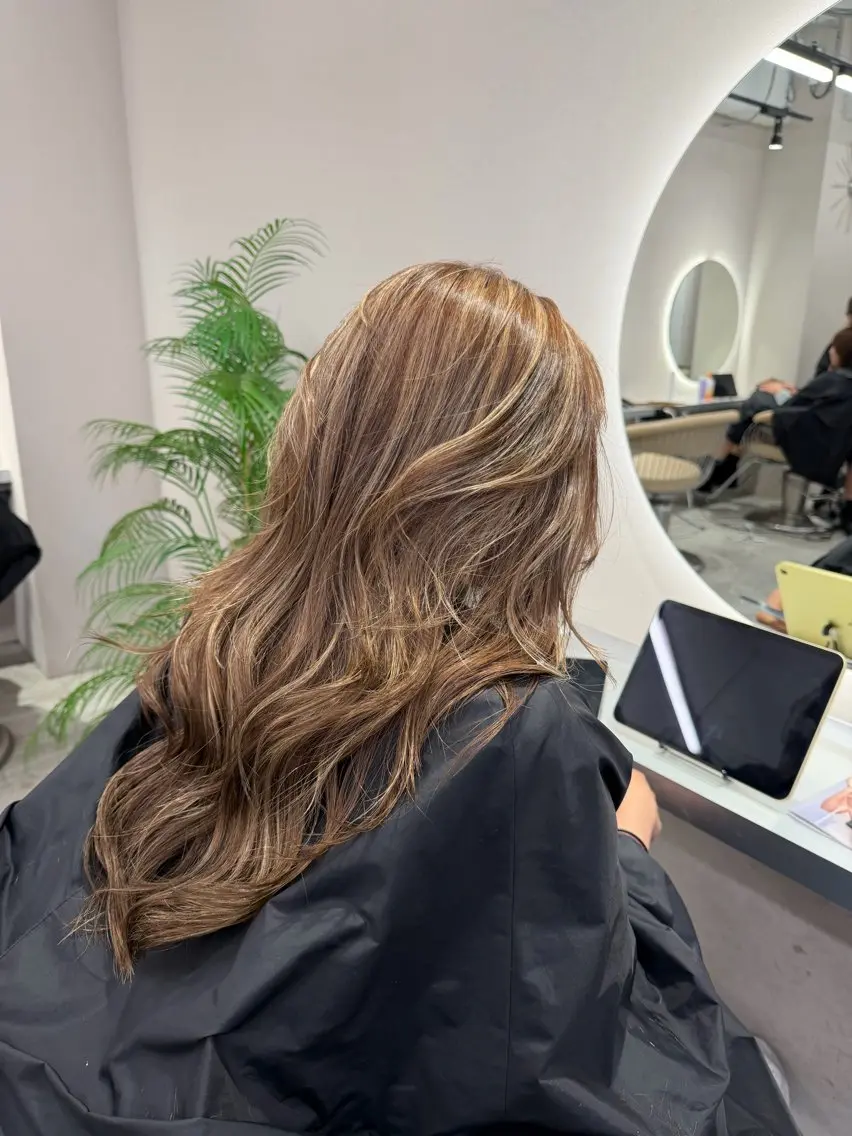 ロング カット ヘアカラー 🦋MAHO🦋 デザインカラーのヘアスタイル