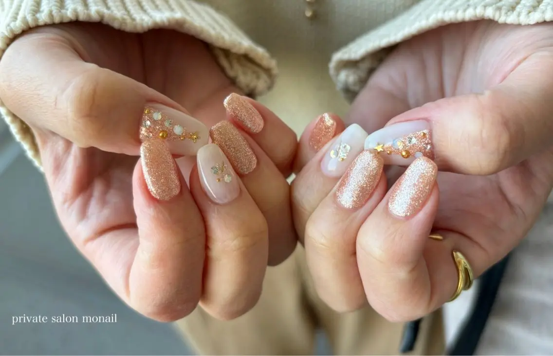 ネイル ストーンネイル 冬ネイル クリスマス ハンドネイル nail salon monailのネイルデザイン