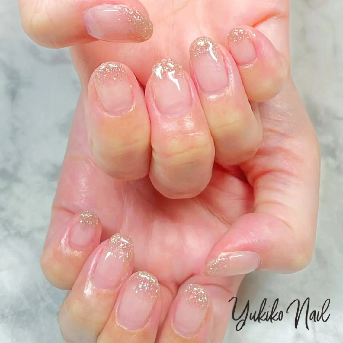 ネイル フラッシュネイル グラデーション ラメ(グリッター) ラメグラデーション オフィスネイル ハンドネイル ユキコ ネイルのネイルデザイン