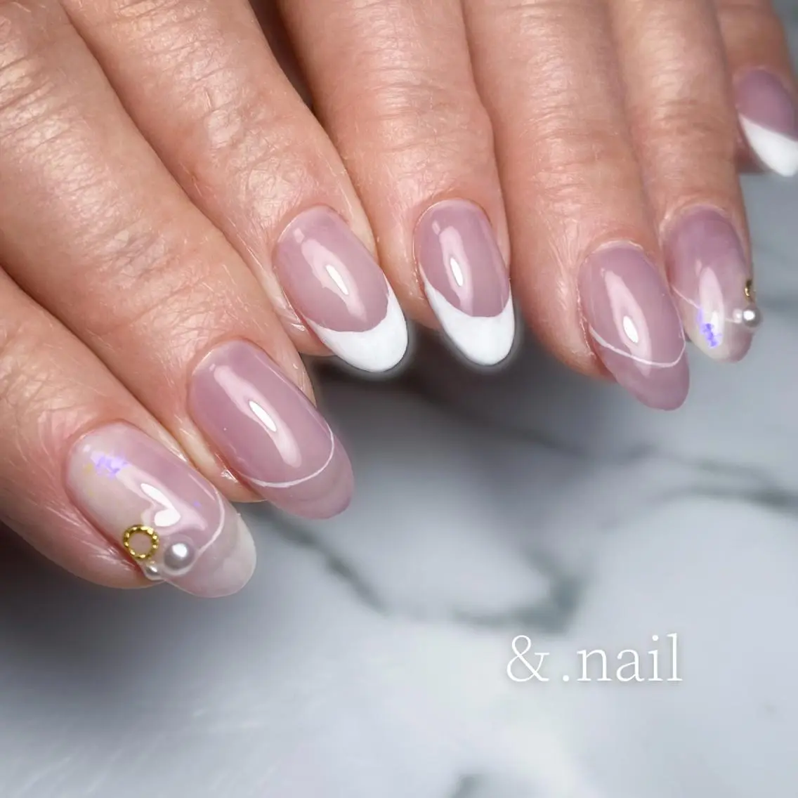 ミディアム ネイル フレンチネイル ハンドネイル &.nail/ ニュアンス/持込み可のネイルデザイン