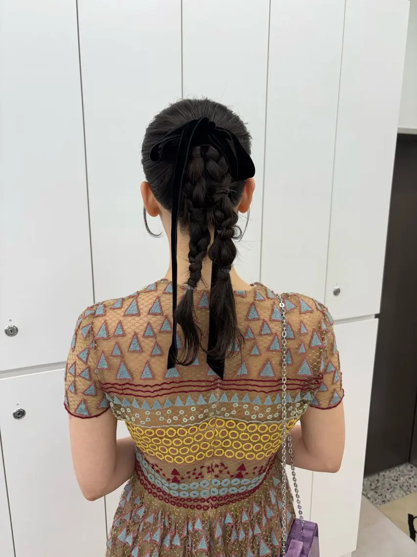 セミロング ヘアアレンジ ヘアセット 透明感カラー🫧 nanohaのヘアスタイル