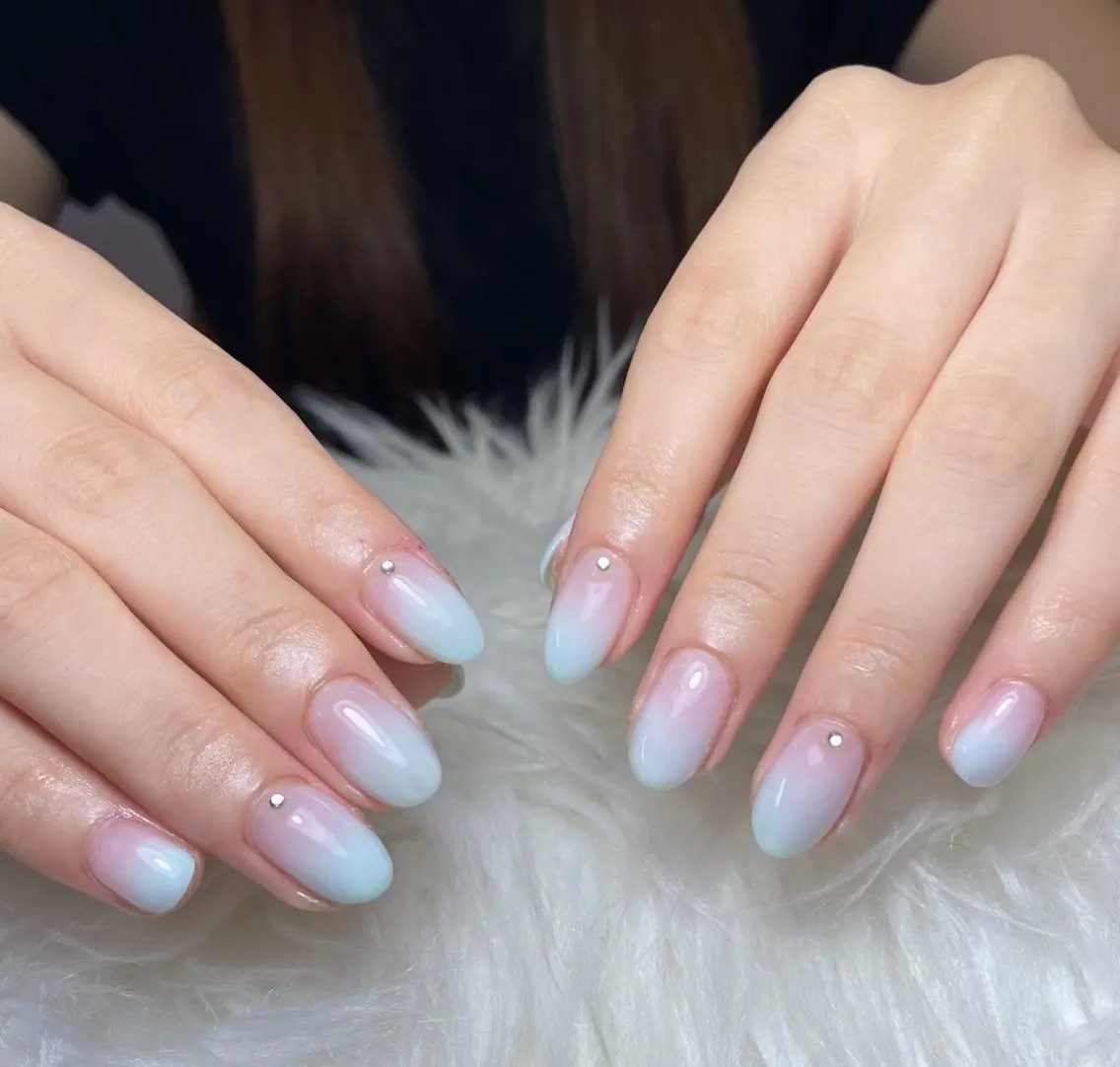 ネイル チークネイル 長さ出し フットネイル ジェルネイル 卒業式 𝓐𝓷𝓻𝓲 XiinhNailのネイルデザイン