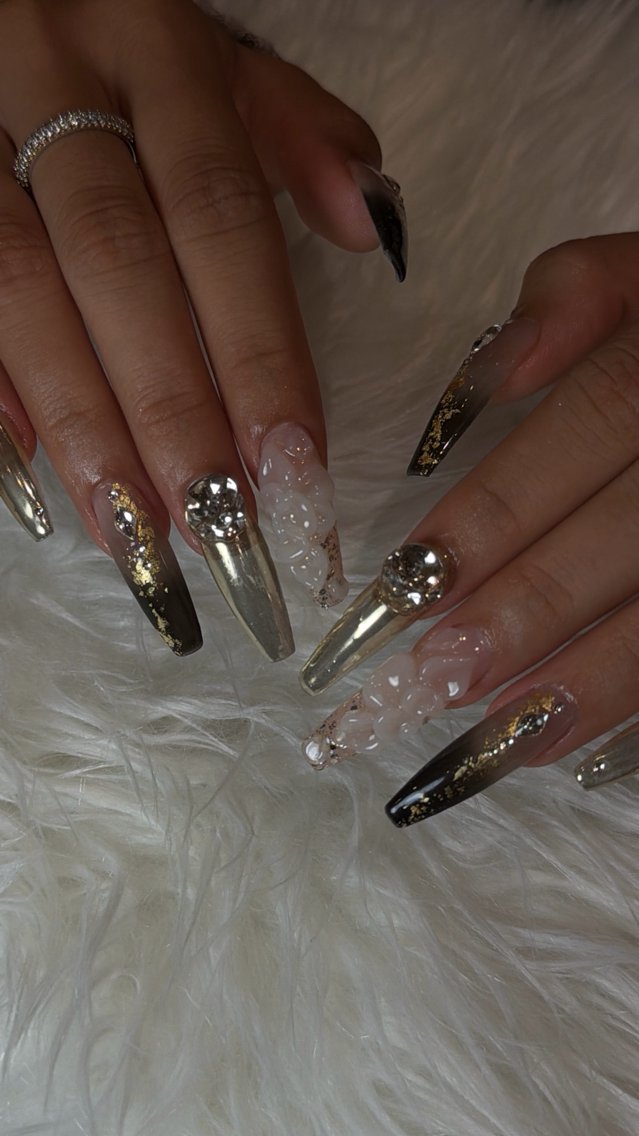 ネイル アートネイル ゴールド ゴージャス ロングネイル ハンドネイル Ashley✧︎*。 NS渋谷のネイルデザイン