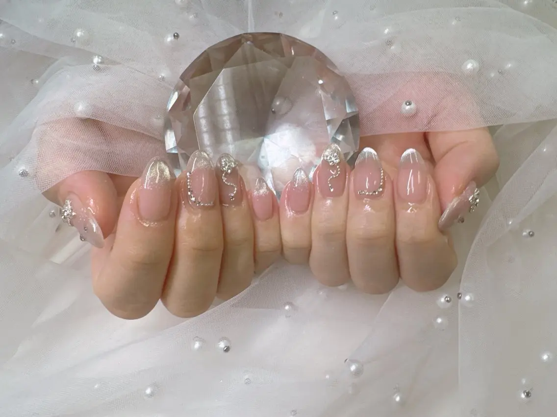ネイル フレンチネイル ジェルネイル ガラスフレンチ キラキラネイル ロングネイル ハンドネイル Queeens nailのネイルデザイン