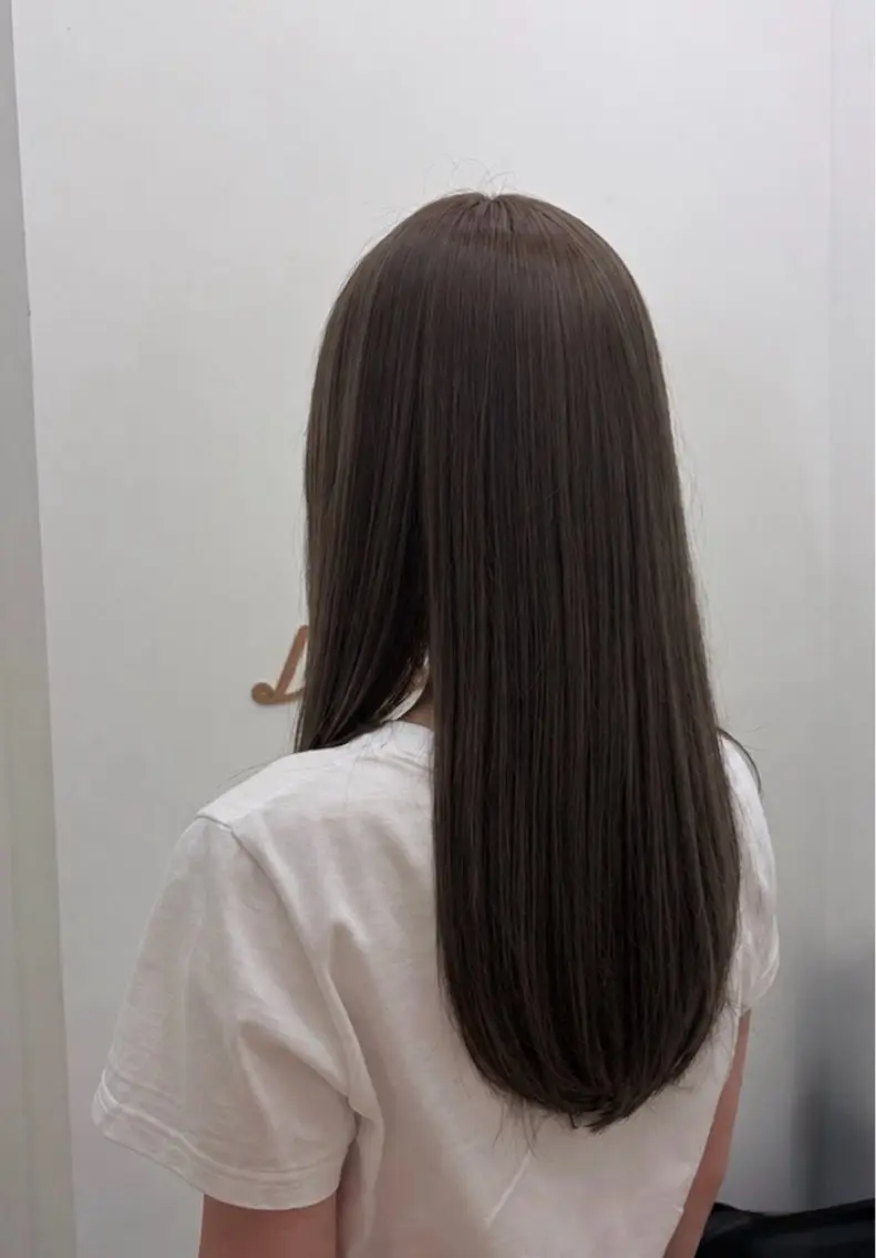 カラー アッシュ ベージュカラー 透明感カラー ヘアカラー 川口 琴音のヘアスタイル