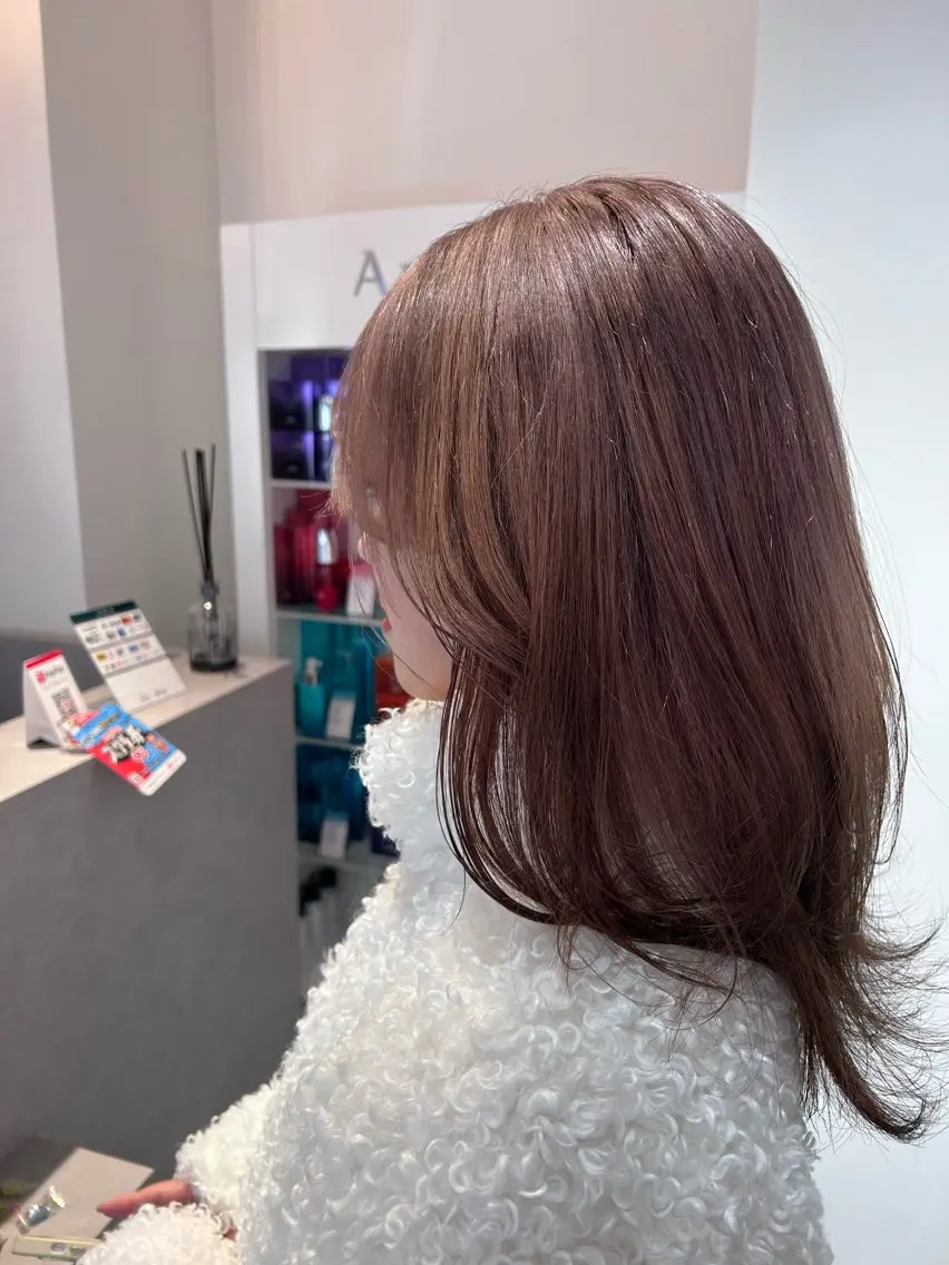 セミロング ヘアカラー トリートメント 蓮池 愛海のヘアスタイル