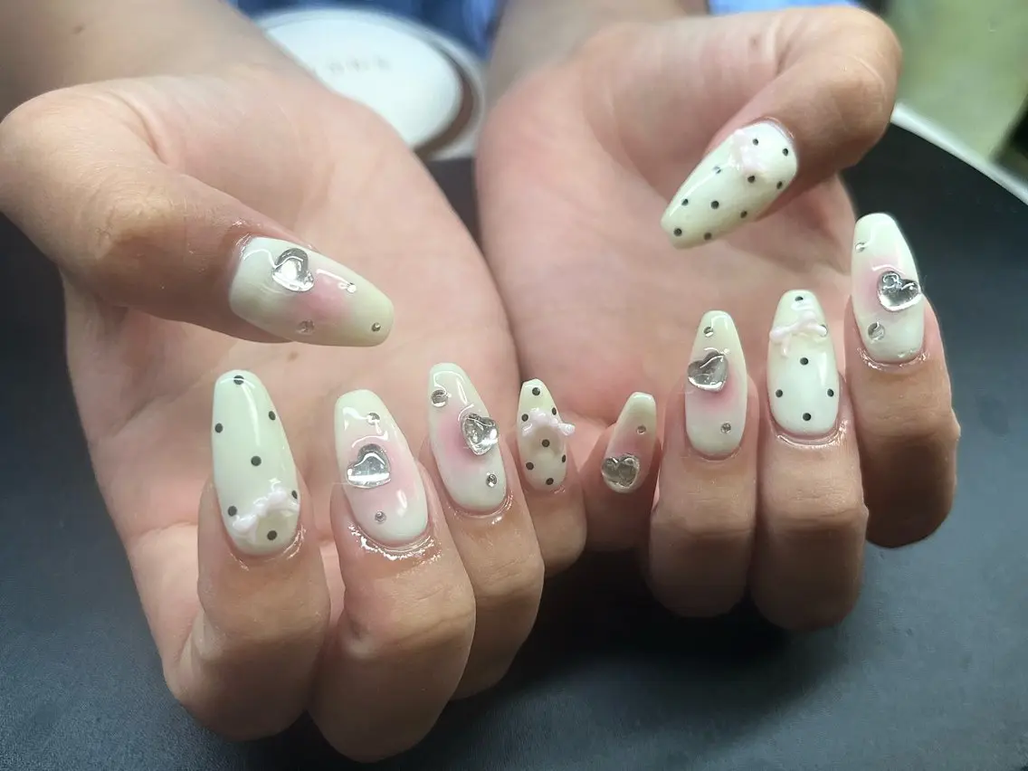 ネイル 黄色 ハンドネイル Chika .のネイルデザイン