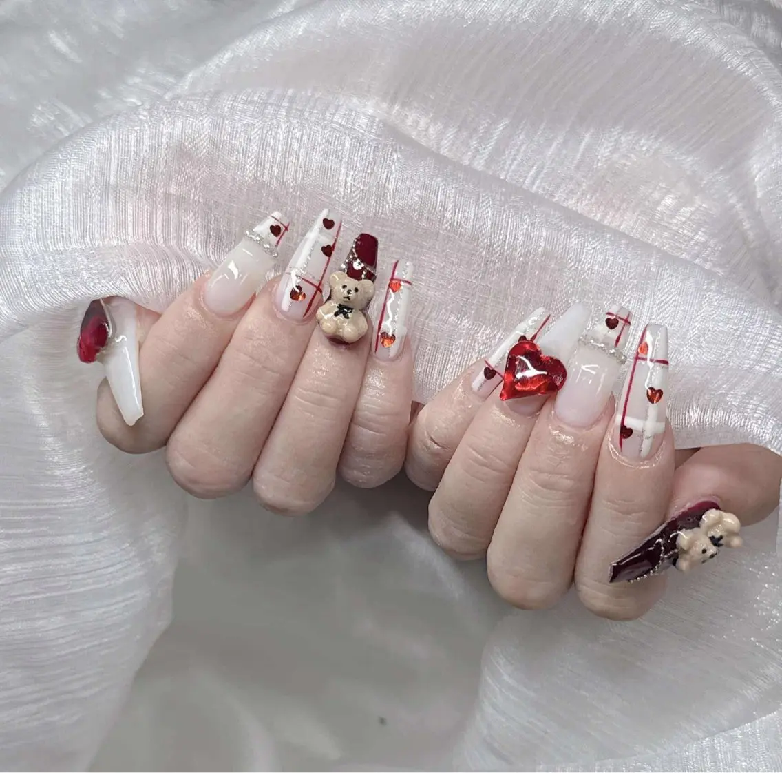 ネイル 長さ出し グラデーション 卒業式 キラキラネイル マグネットネイル ハンドネイル Lee Nailsのネイルデザイン