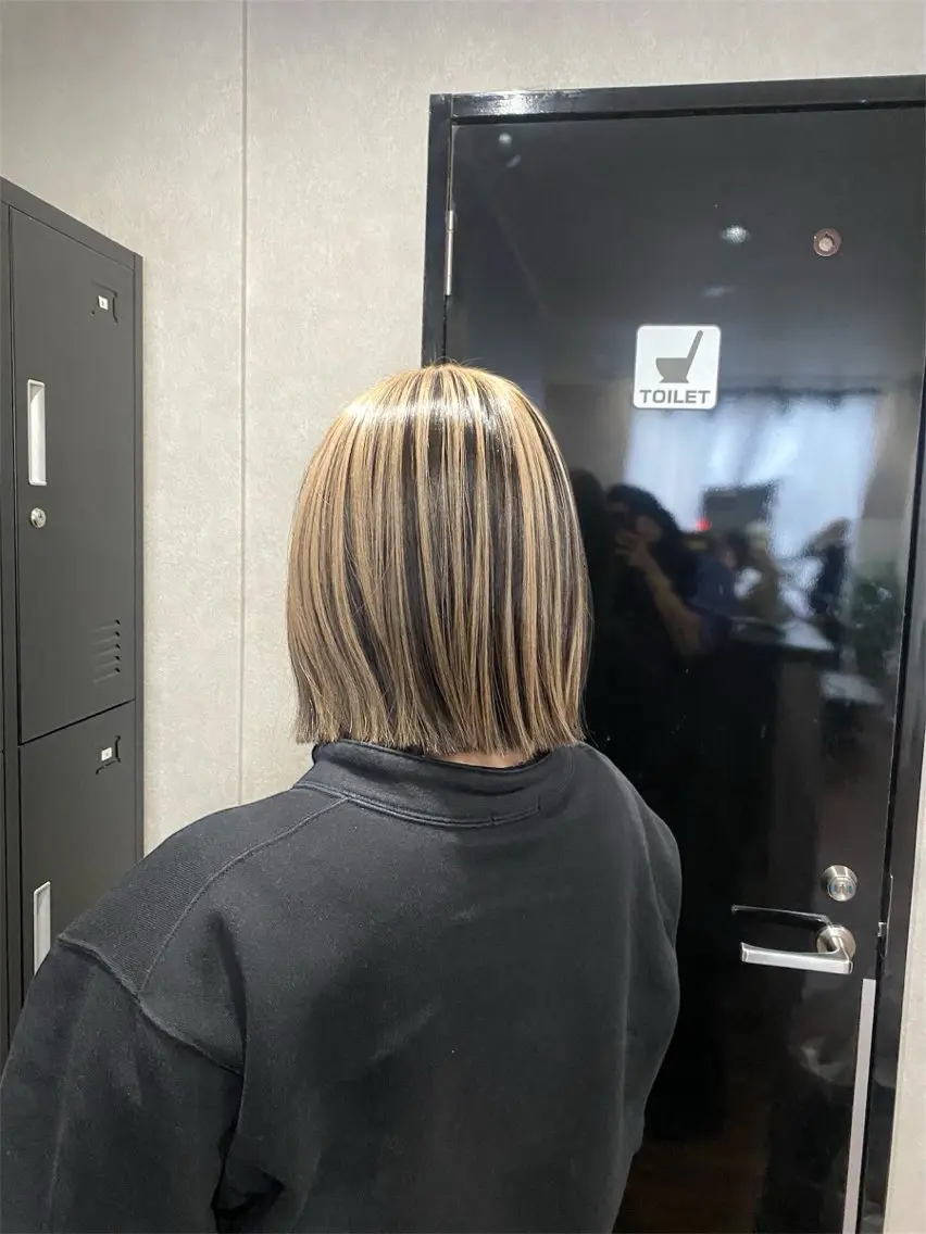 ミディアム カット ヘアカラー ＳＨＩ ＺＵのヘアスタイル