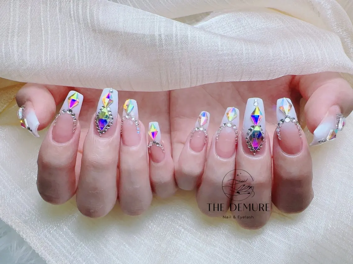 ネイル アートネイル キラキラネイル 韓国ネイル 水色 ロングネイル ハンドネイル ハンドケア NailDemure 【銀座店】のネイルデザイン