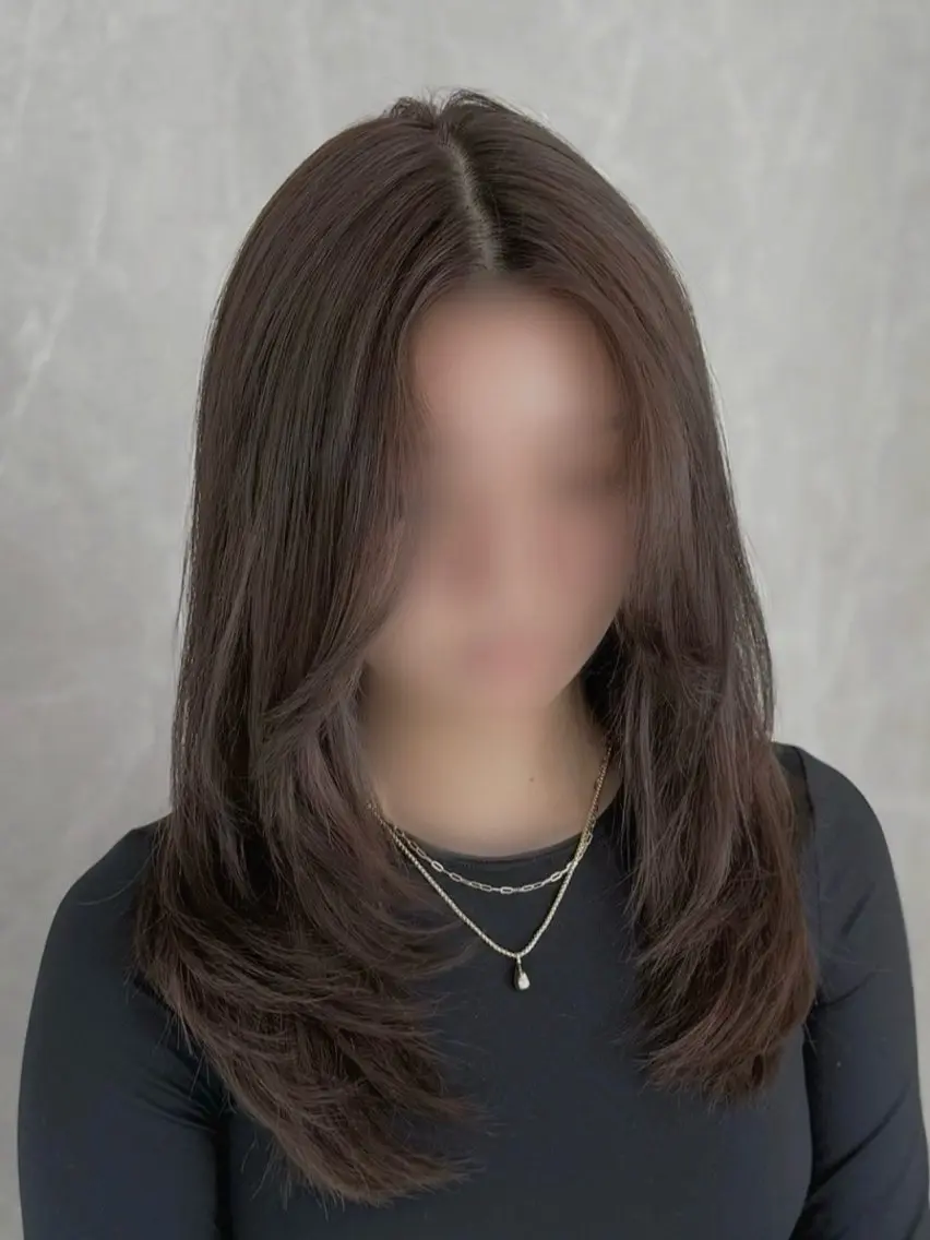ミディアム ヘアカラー 透明感グレージュカラ ーNANAMIのヘアスタイル