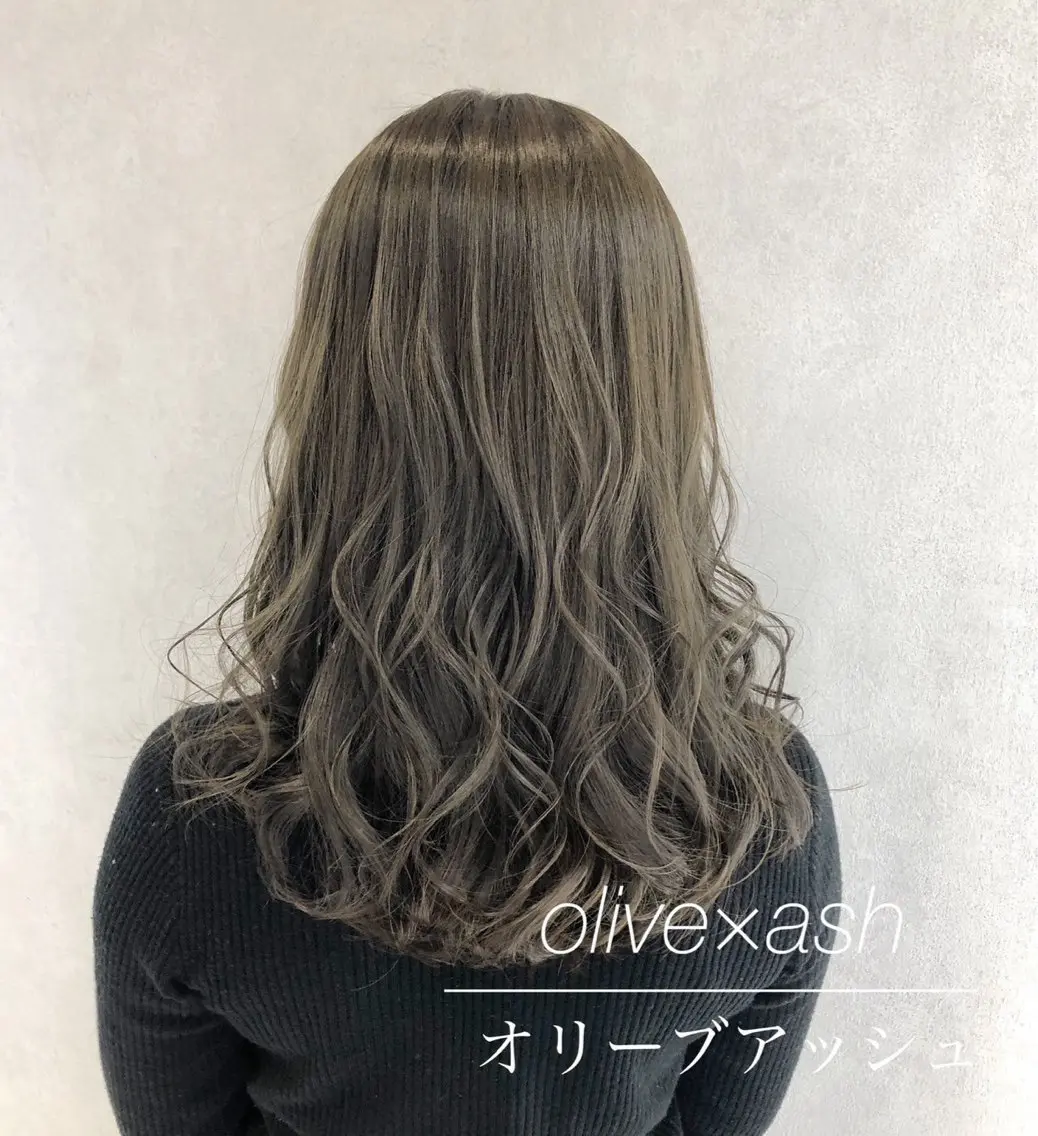 セミロング カラー アッシュ バレイヤージュ ハイトーンカラー オリーブアッシュ エクステ 代表/七瀬/ギャル/ シールエクステ/渋谷のヘアスタイル