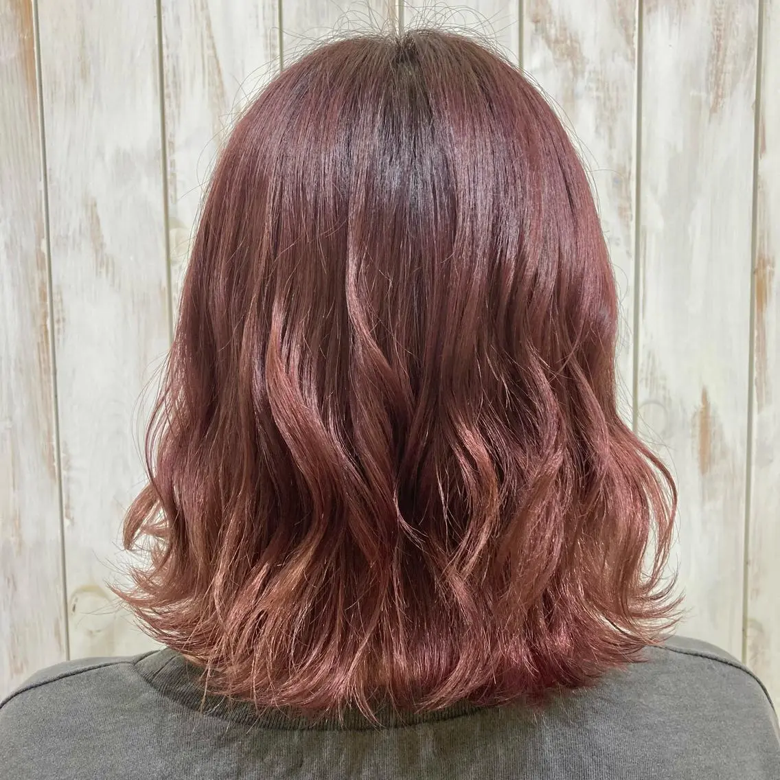 カラー カシス 片柳 美友季のヘアスタイル