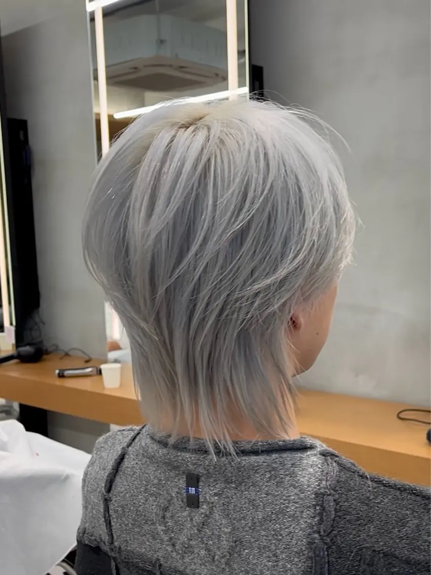 ミディアム カラー メンズ メンズブリーチ ブリーチ 小菅 凌那のヘアスタイル