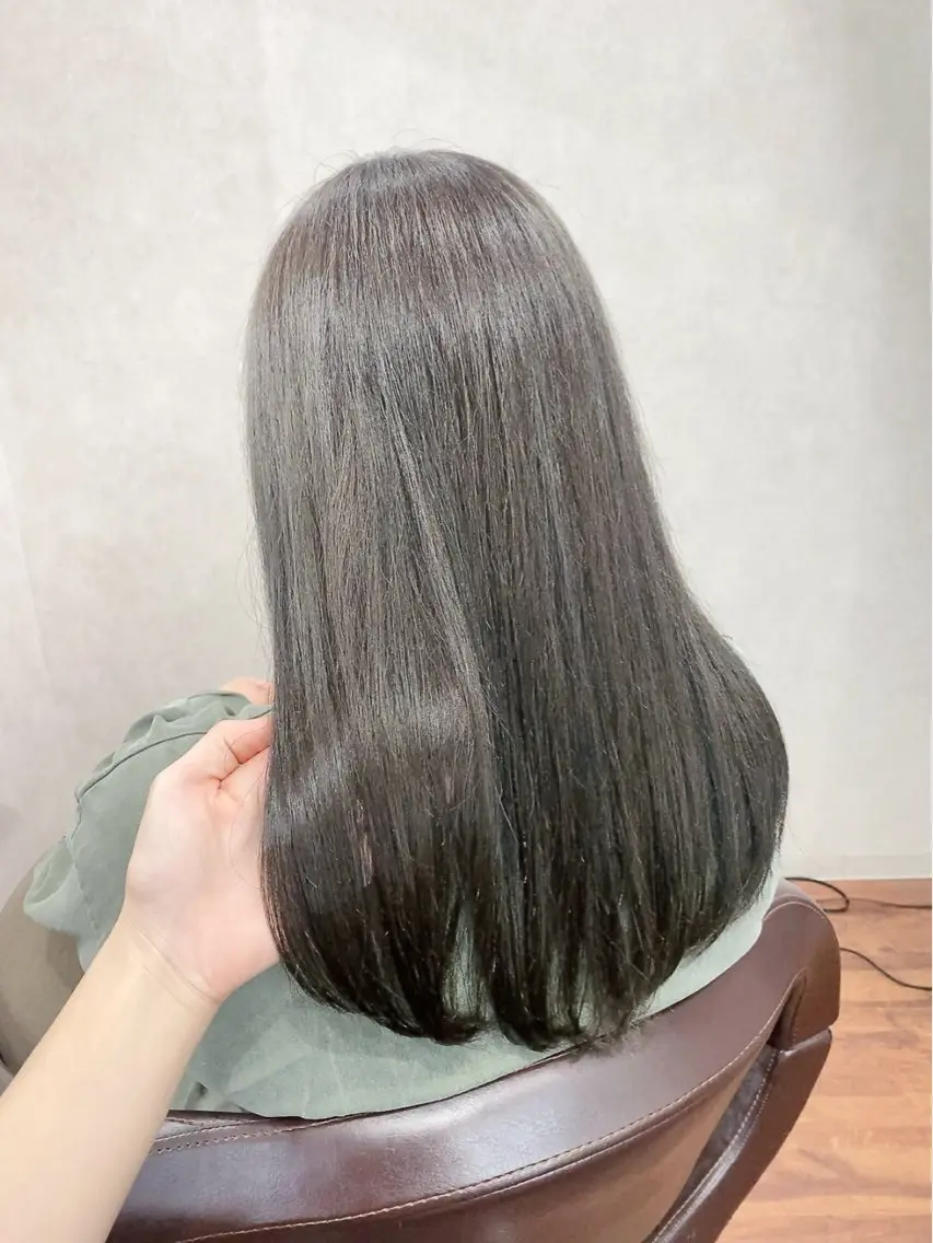 ロング カット ヘアカラー トリートメント ＳＨＩ ＺＵのヘアスタイル