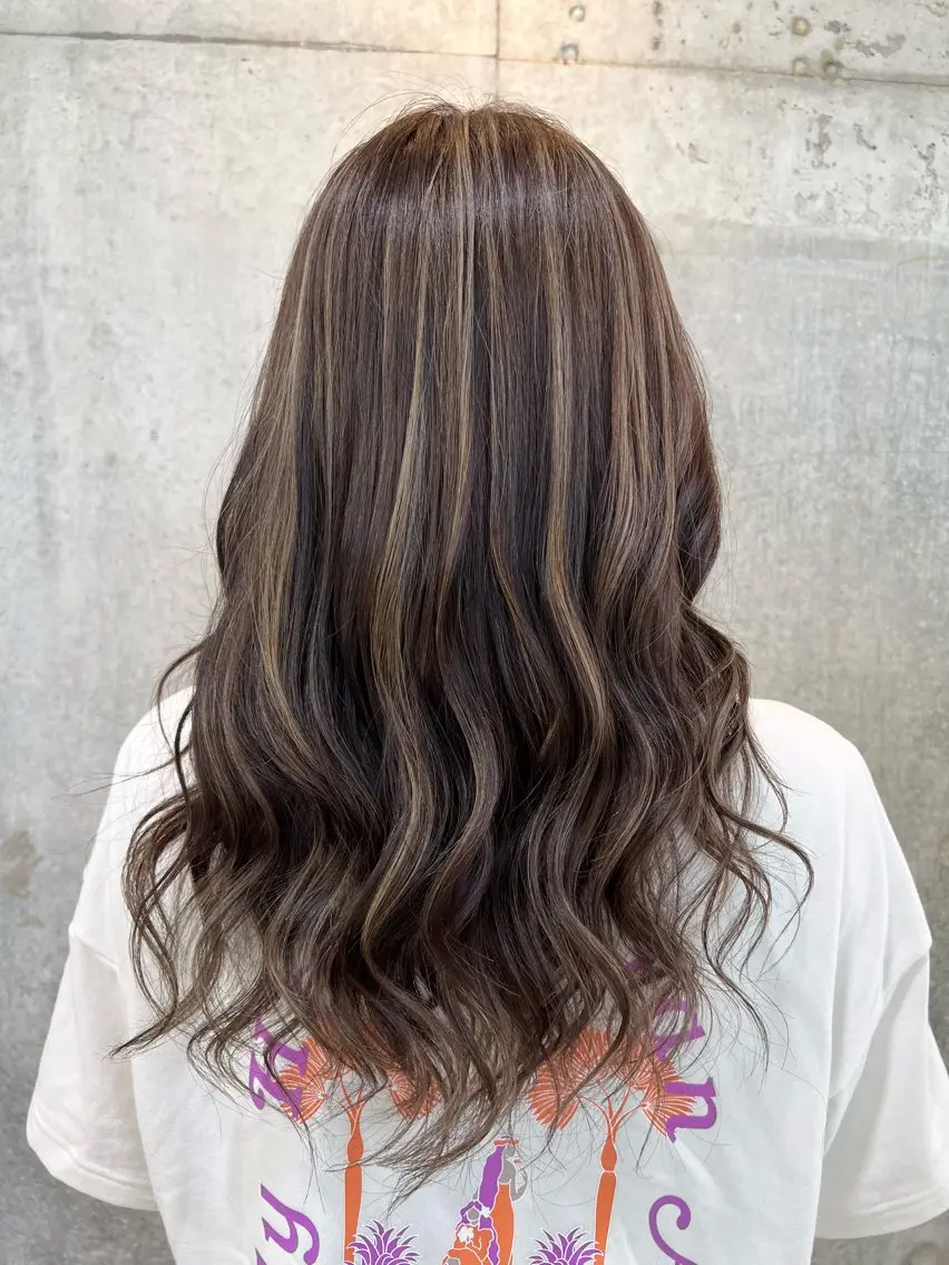 ロング カット ヘアカラー トリートメント mana .のヘアスタイル