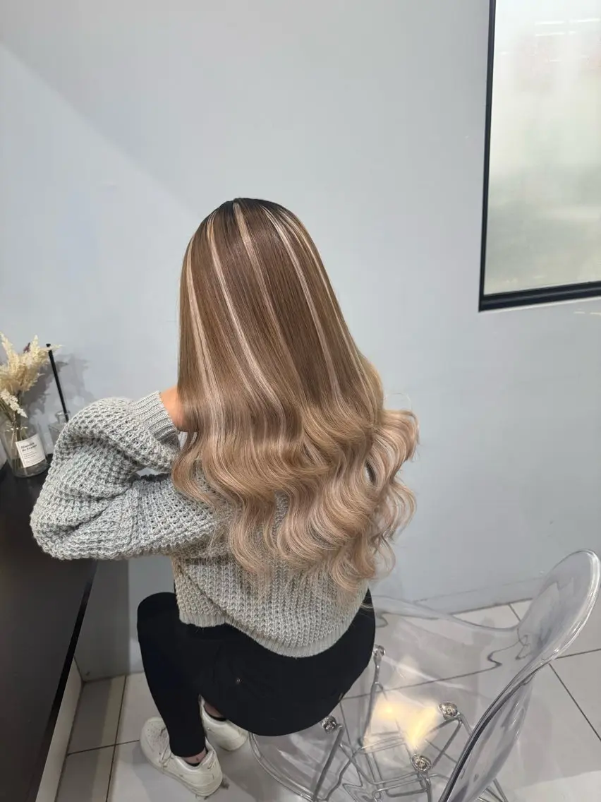 ロング カラー バレイヤージュ エクステ レイヤーカット cocona 🩷のヘアスタイル