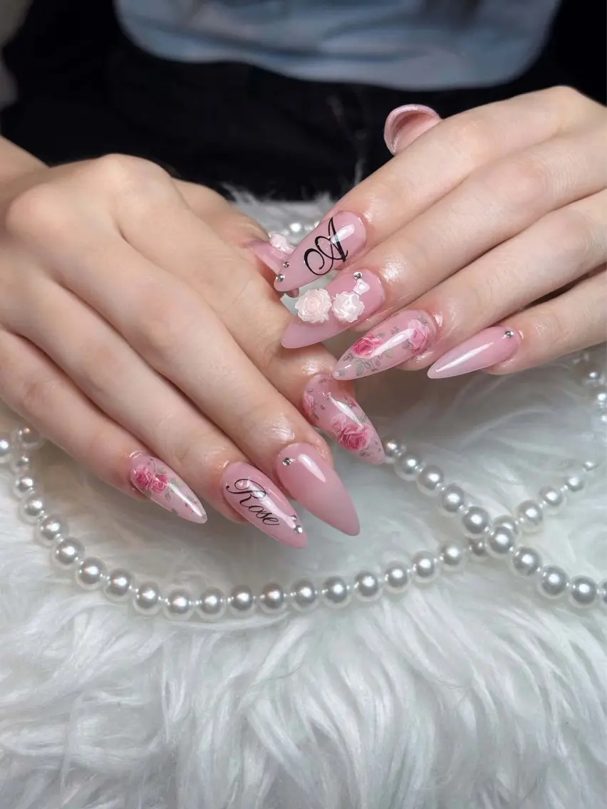 ネイル チークネイル ドット フレンチネイル グラデーション ハート ハンドネイル Julli NailStudioのネイルデザイン