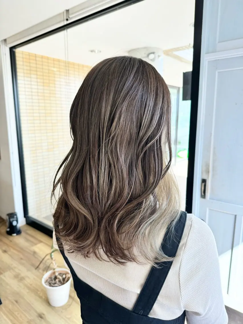 ロング カラー グレージュ ヘアカラー ツキダテ ユイのヘアスタイル