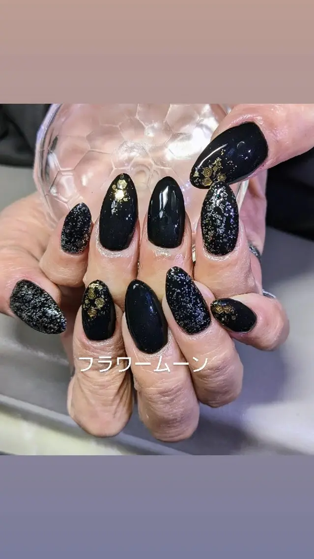 ネイル シンプルネイル ハンドネイル ハンドケア フラワー ムーンのネイルデザイン