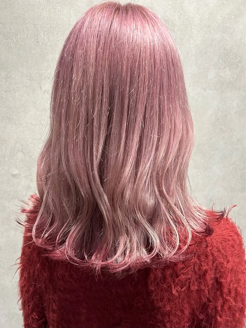 セミロング カラー ブリーチ デザインカラー ピンクカラー ホワイトピンク ヘアカラー トリートメント 優花/ハイトーン /デザインカラーのヘアスタイル