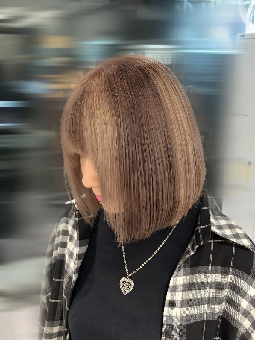 ショート カラー ベージュカラー デザインカラー ミルクティーベージュ カット ヘアカラー ハイトーン×似合わせ Shoseiのヘアスタイル