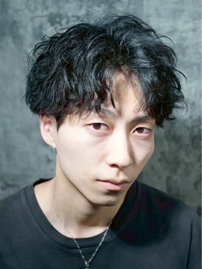 ミディアム ミディアムパーマ メンズカット　佐々木 開のヘアスタイル