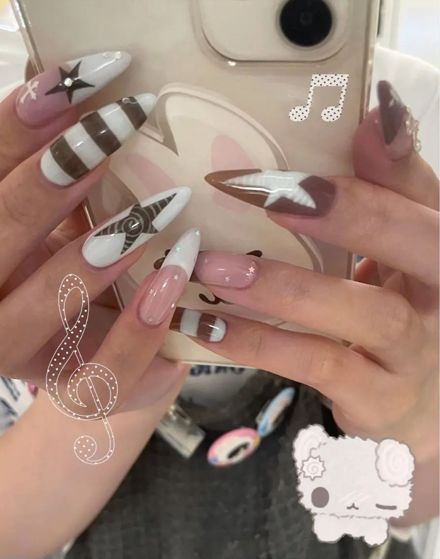 ネイル ハンドネイル MINAMI໒꒱ Y2K、韓国ガーリーのネイルデザイン