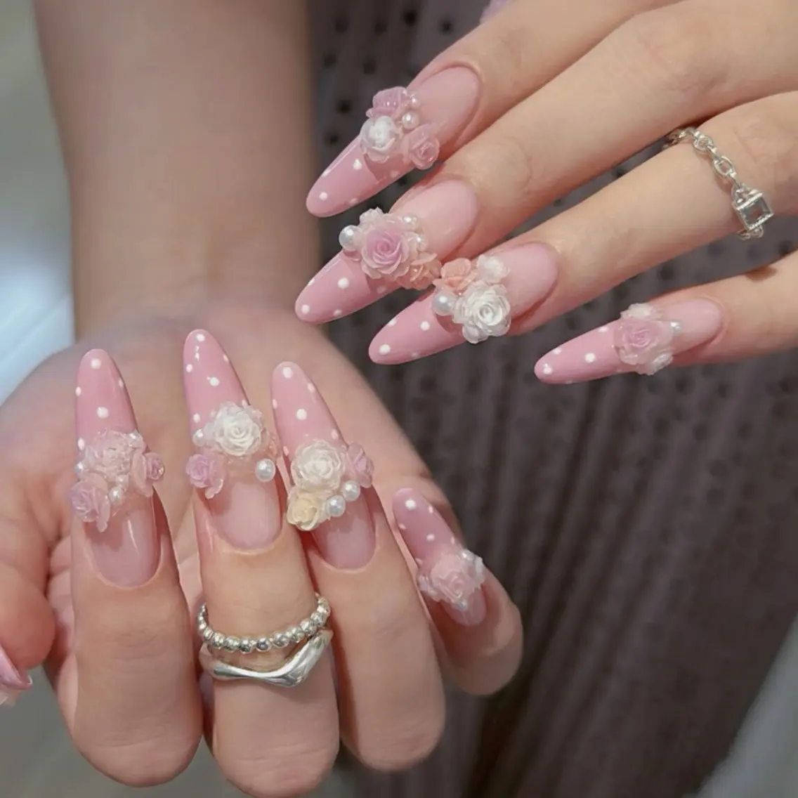 ネイル チークネイル フレンチネイル ジェルネイル ガーリー キラキラネイル ハンドネイル UM Nail Salonのネイルデザイン