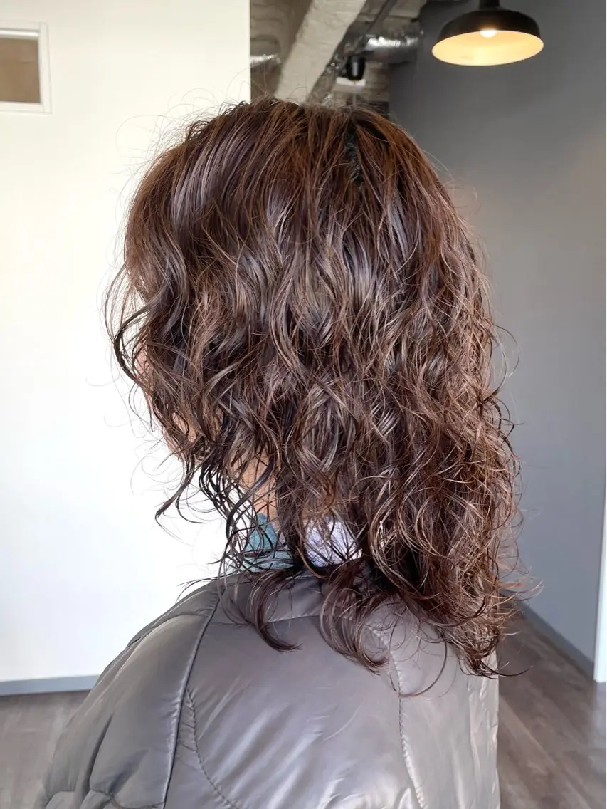 ミディアム パーマ ミディアムパーマ レイヤーカット カット パーマ トリートメント kitin 吉祥寺 山岸花のヘアスタイル