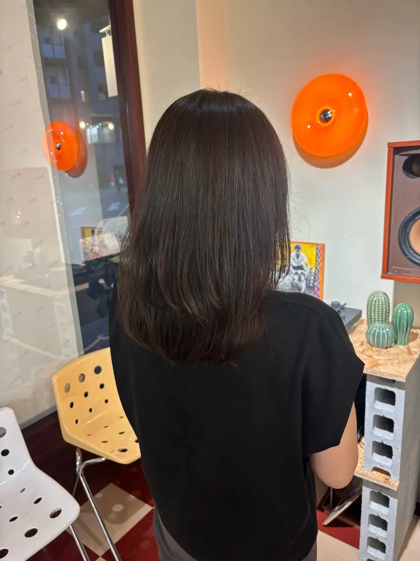 セミロング レイヤーカット 崎村 寧々のヘアスタイル