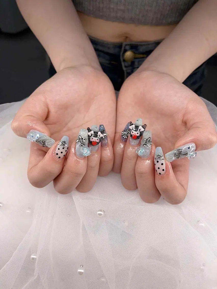 ネイル フレンチネイル キラキラネイル マグネットネイル ミラーネイル ニュアンスネイル ハンドネイル Tira Nailのネイルデザイン