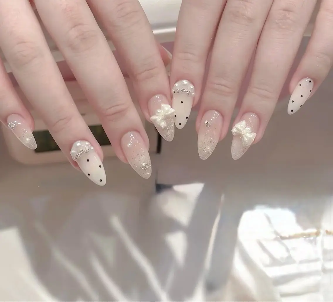 ネイル オーロラネイル チークネイル ドット フレンチネイル ジェルネイル ハンドネイル Floria nail salonのネイルデザイン