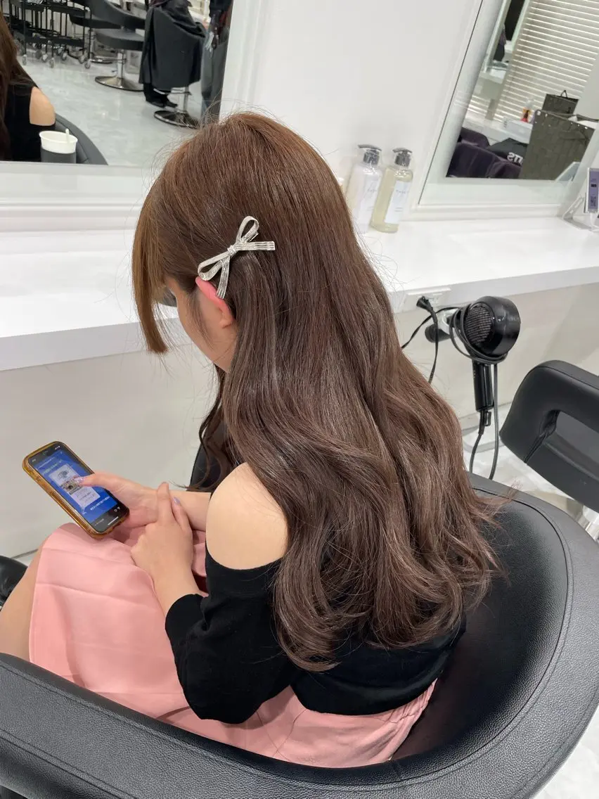 ロング カラー ブラウンカラー キャラメルブラウン ラベンダー💜 グレージュ🩶のヘアスタイル