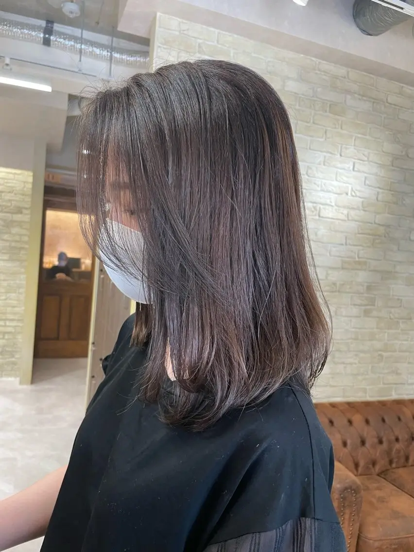 ミディアム 河上 麻衣/白髪ぼかしのヘアスタイル