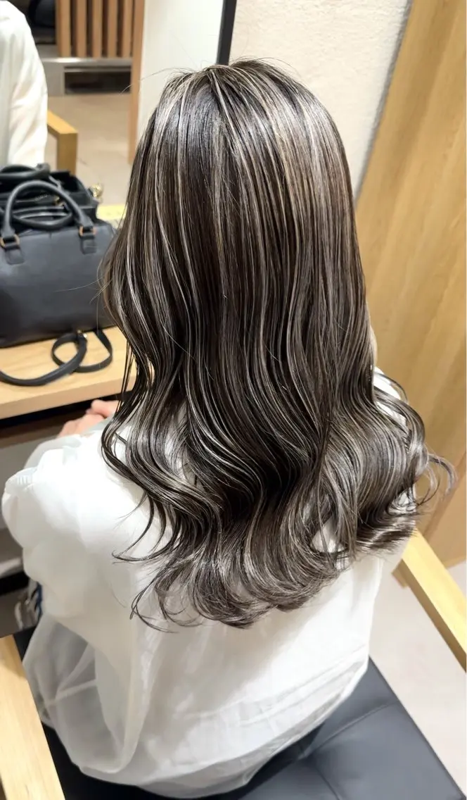 セミロング ハイライト レイヤーカット ヘアカラー トリートメント たかはし るなのヘアスタイル