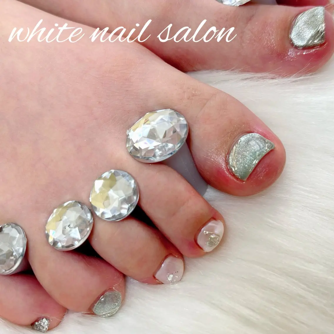 ネイル ホワイト フットネイル white nail salonのネイルデザイン