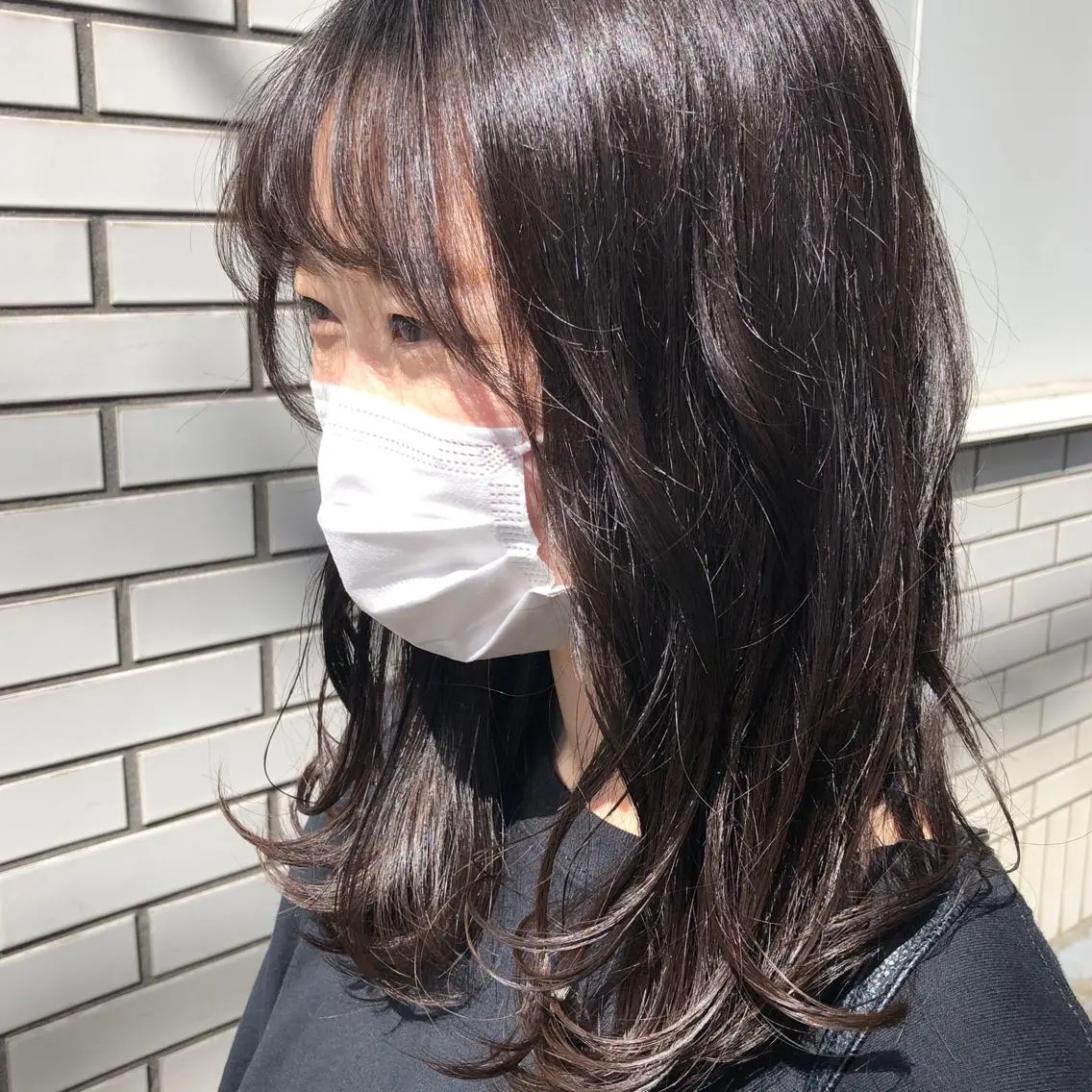 セミロング 天使の羽バング・フェザーバング ヘアカラー トリートメント カジサ ケイコのヘアスタイル