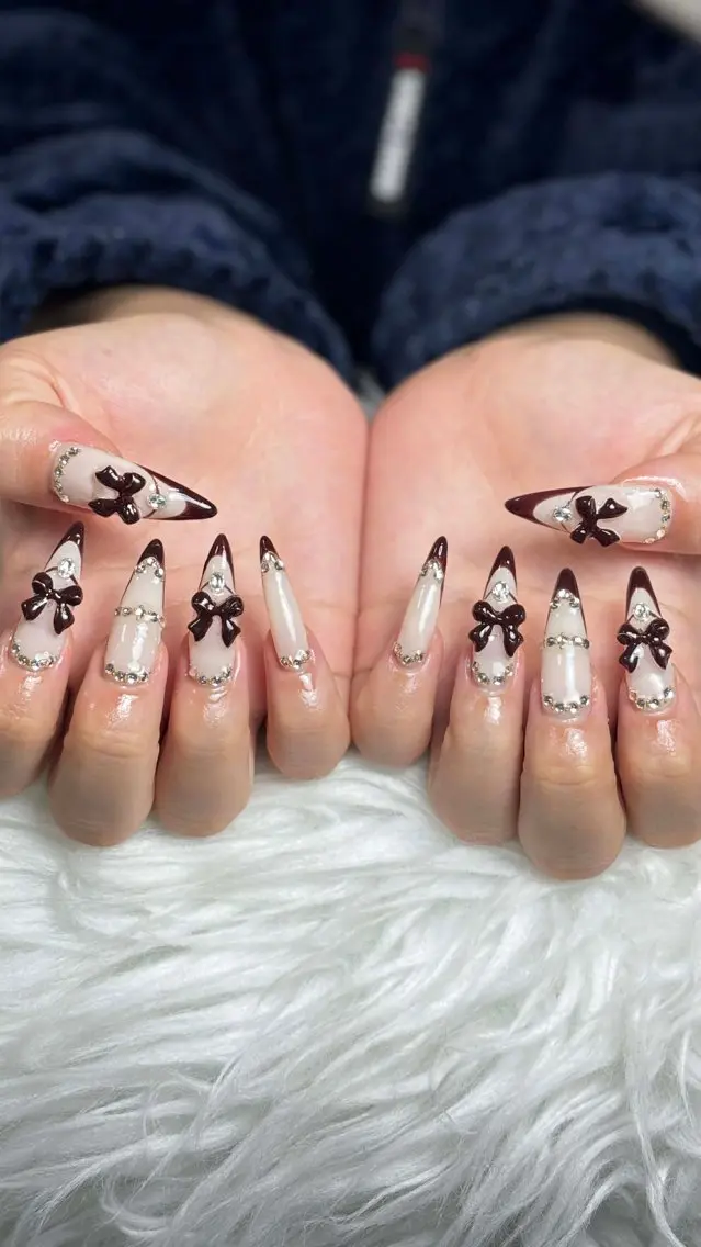 ネイル オーロラネイル ボルドー ブラウン 氷ネイル・うるうるネイル キラキラネイル ハンドネイル Julli NailStudioのネイルデザイン