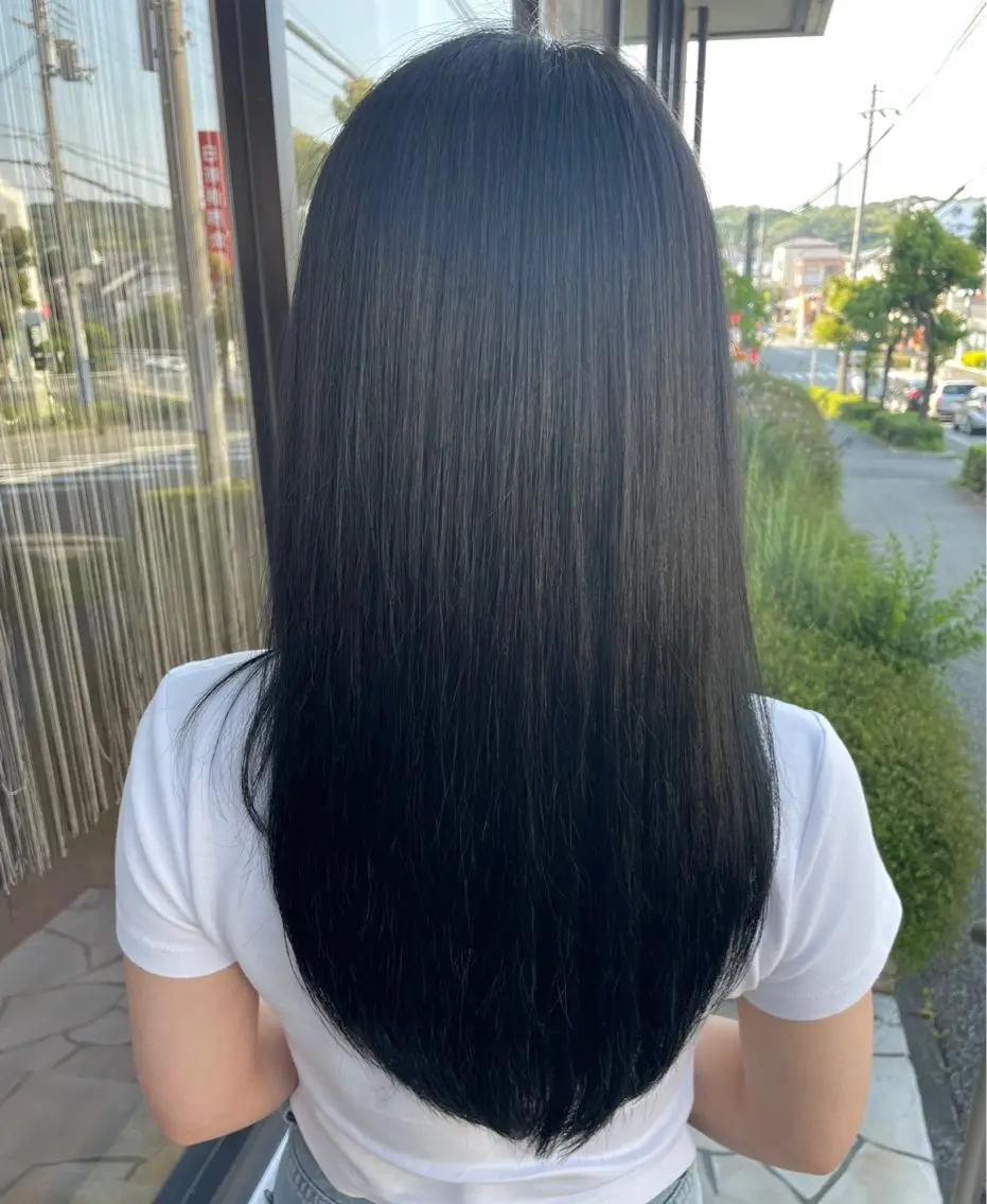 ロング カラー 黒髪 ブルーカラー ブルーブラック 柴田 穂乃香のヘアスタイル