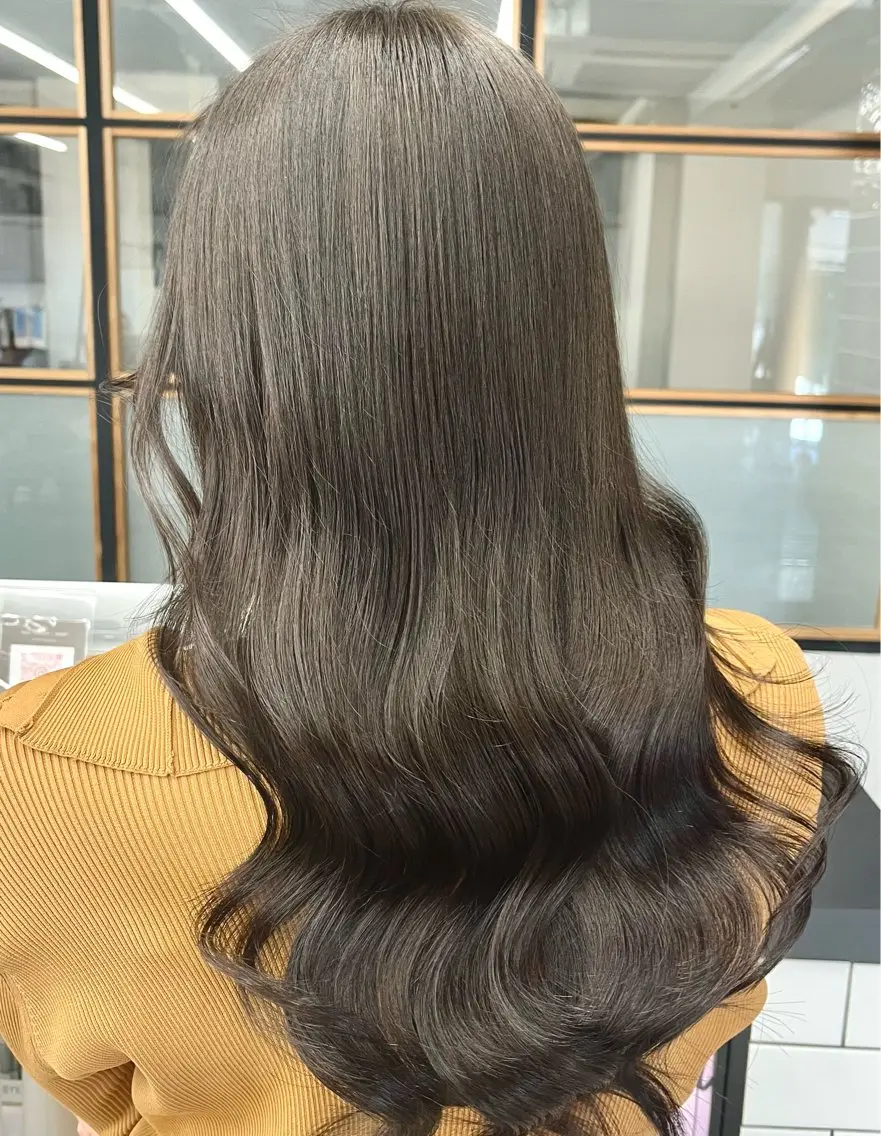 ロング カラー ヘアアレンジ ベージュカラー 透明感カラー オリーブベージュ 渋谷で叶う透明感カラ ー髪質改善/梨緒💜のヘアスタイル