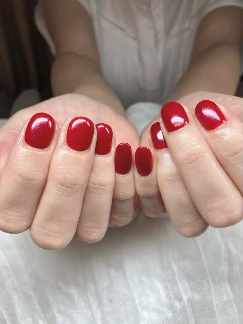 ネイル ボルドー オフィスネイル ワンカラーネイル 赤色 シンプルネイル ハンドネイル cheminee kaoriのネイルデザイン