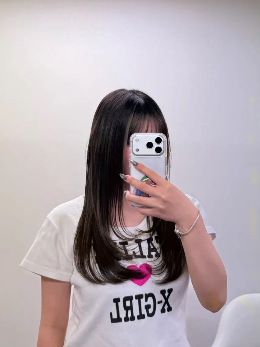 ロング 顔まわりレイヤー レイヤーカット OTOHA OLUOLUのヘアスタイル