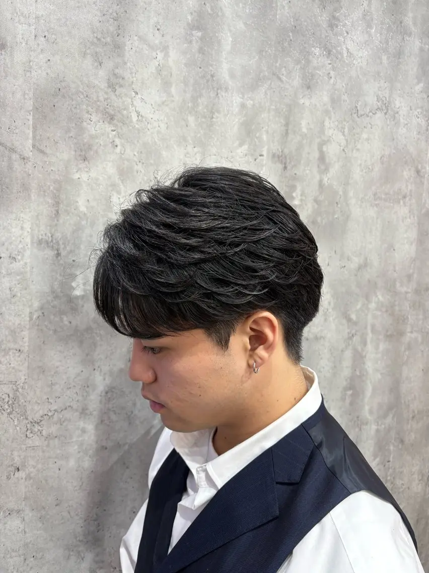 ショート パーマ メンズ カルマパーマ メンズパーマ カット 韓国メンズヘア/ 毛流れヘア　須田龍世のヘアスタイル
