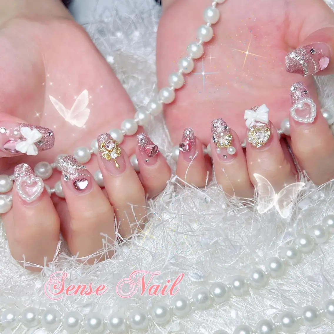 ネイル 🦋 Queenieのネイルデザイン