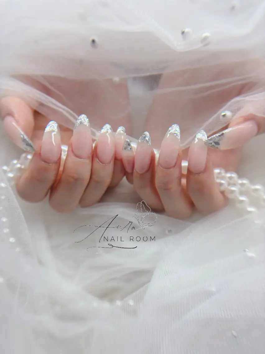 ネイル フレンチネイル ガラスフレンチ Aura Nail Roomのネイルデザイン