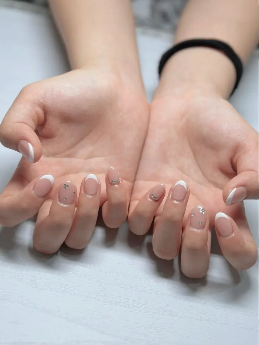 ネイル フレンチネイル ワンカラーネイル ストーンネイル nyasu nailのネイルデザイン