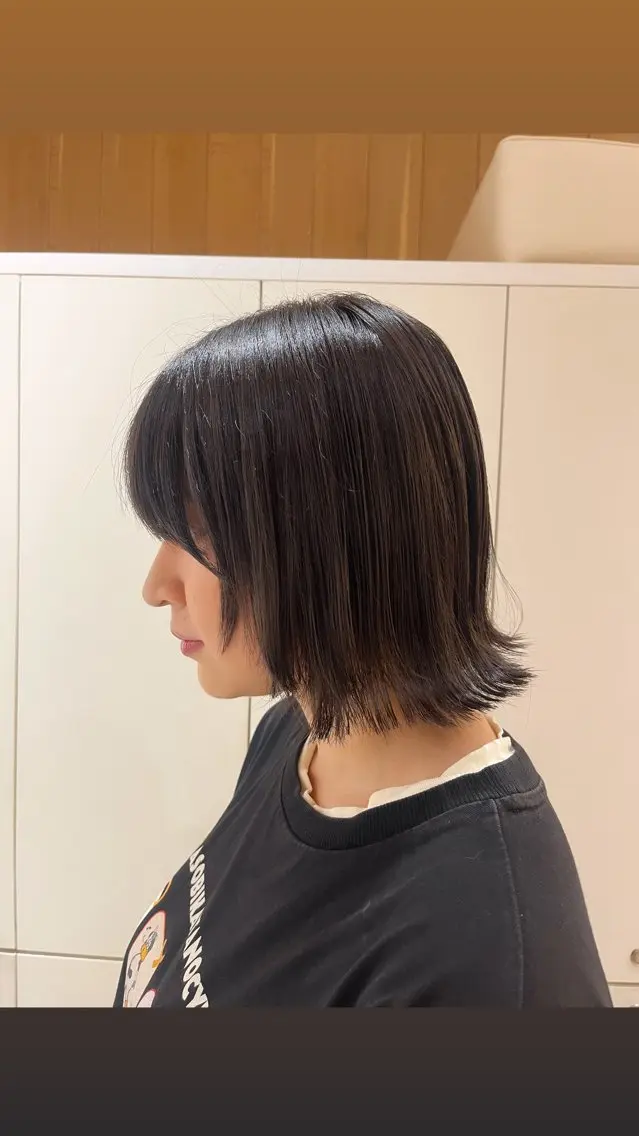 ショート ボブ 顔周りカット レイヤーカット あらいしほ /ピンクカラーのヘアスタイル