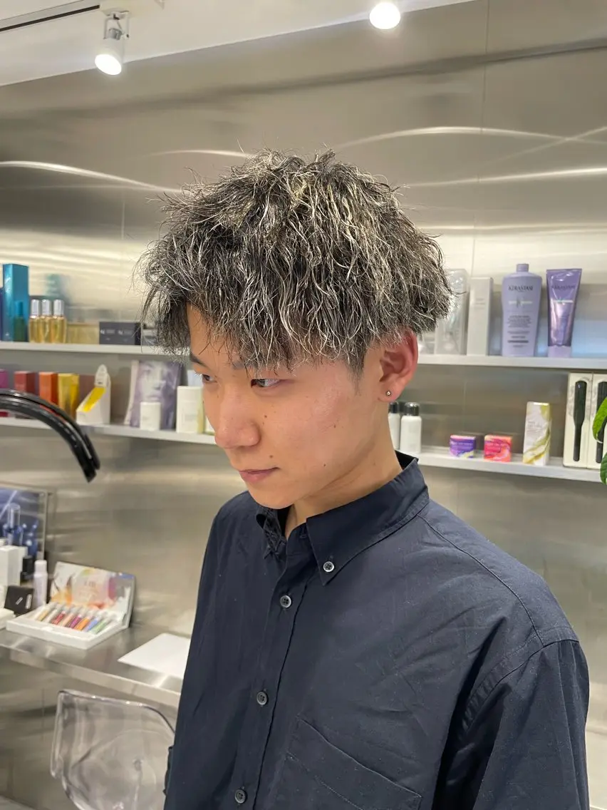ショート パーマ メンズ メンズメッシュ メンズパーマ メンズツイストパーマ 波巻きパーマ スパイラルパーマ カット フェザーショート⚡️ REONのヘアスタイル